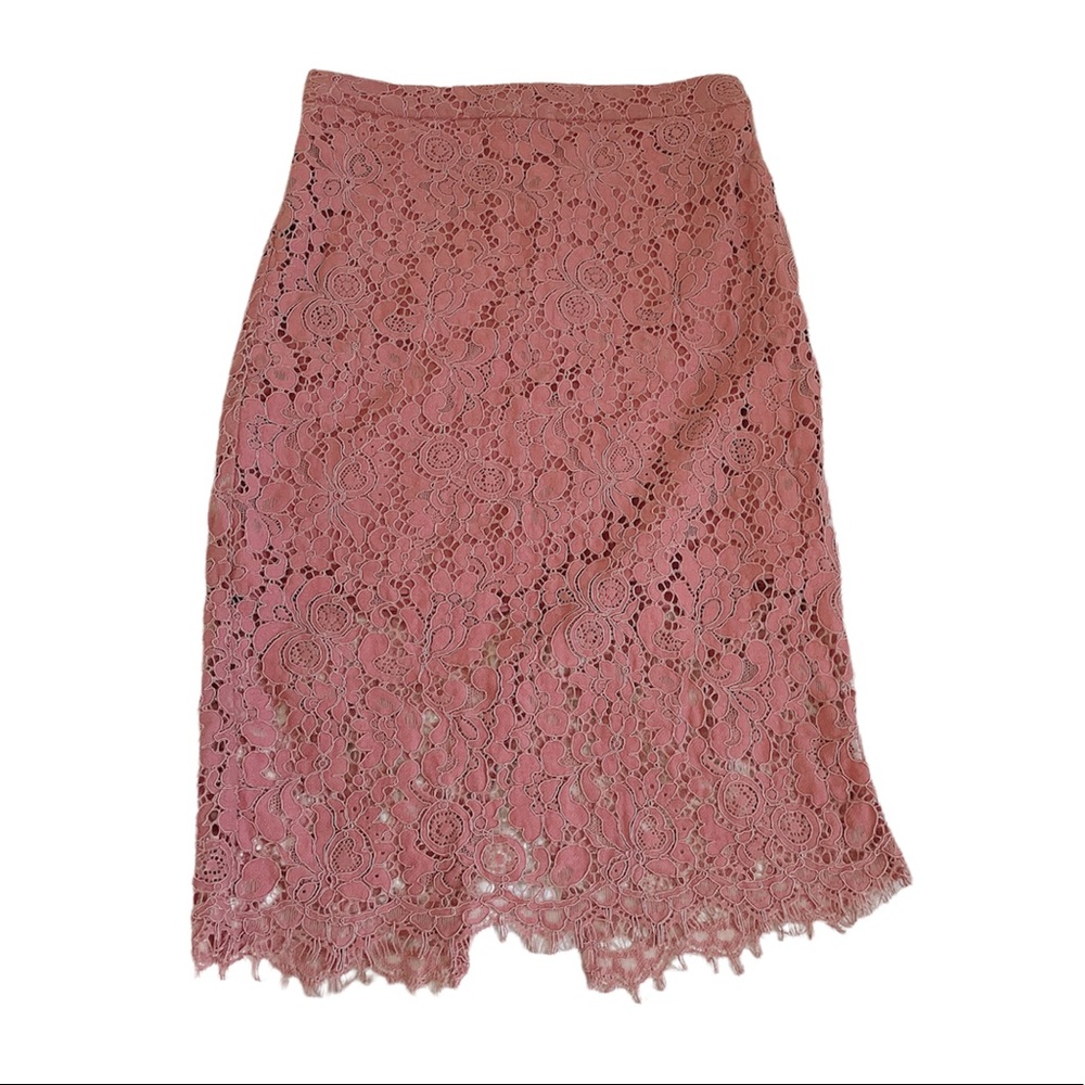 ❤️‍🔥3/$22❤️‍🔥 Dusty pink lace skirt with lining
